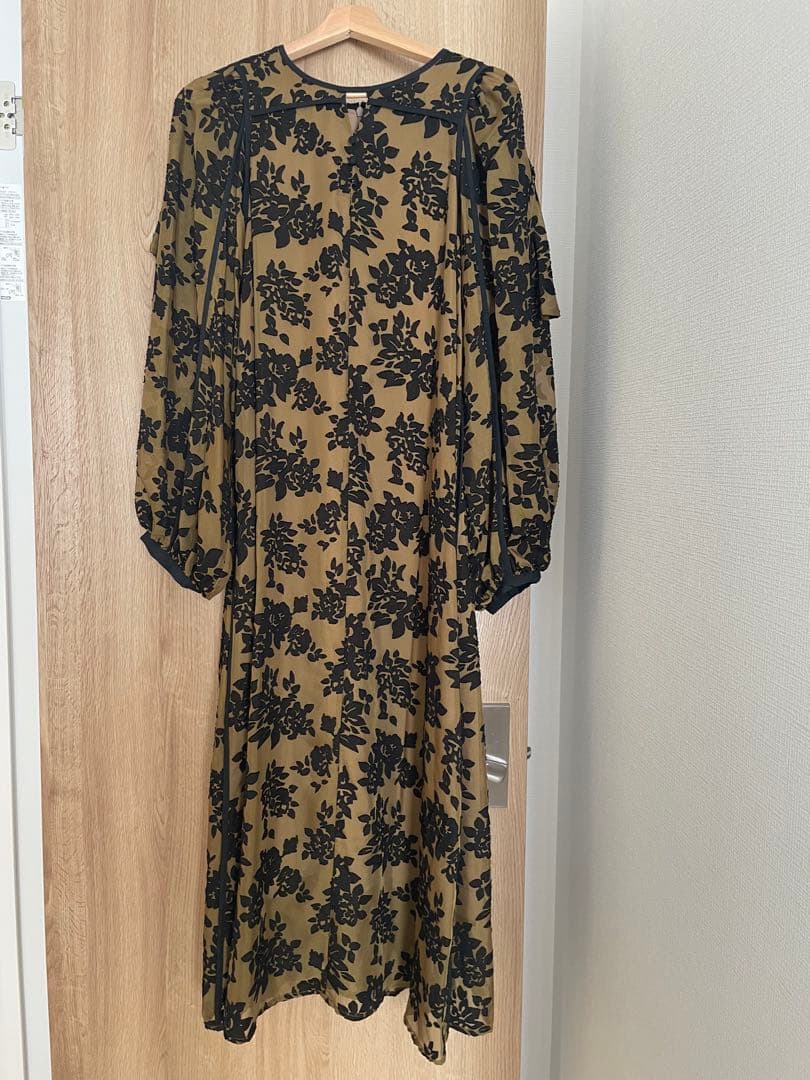 Ameri VINTAGE アメリヴィンテージ　ゴールド花柄　ロングワンピース