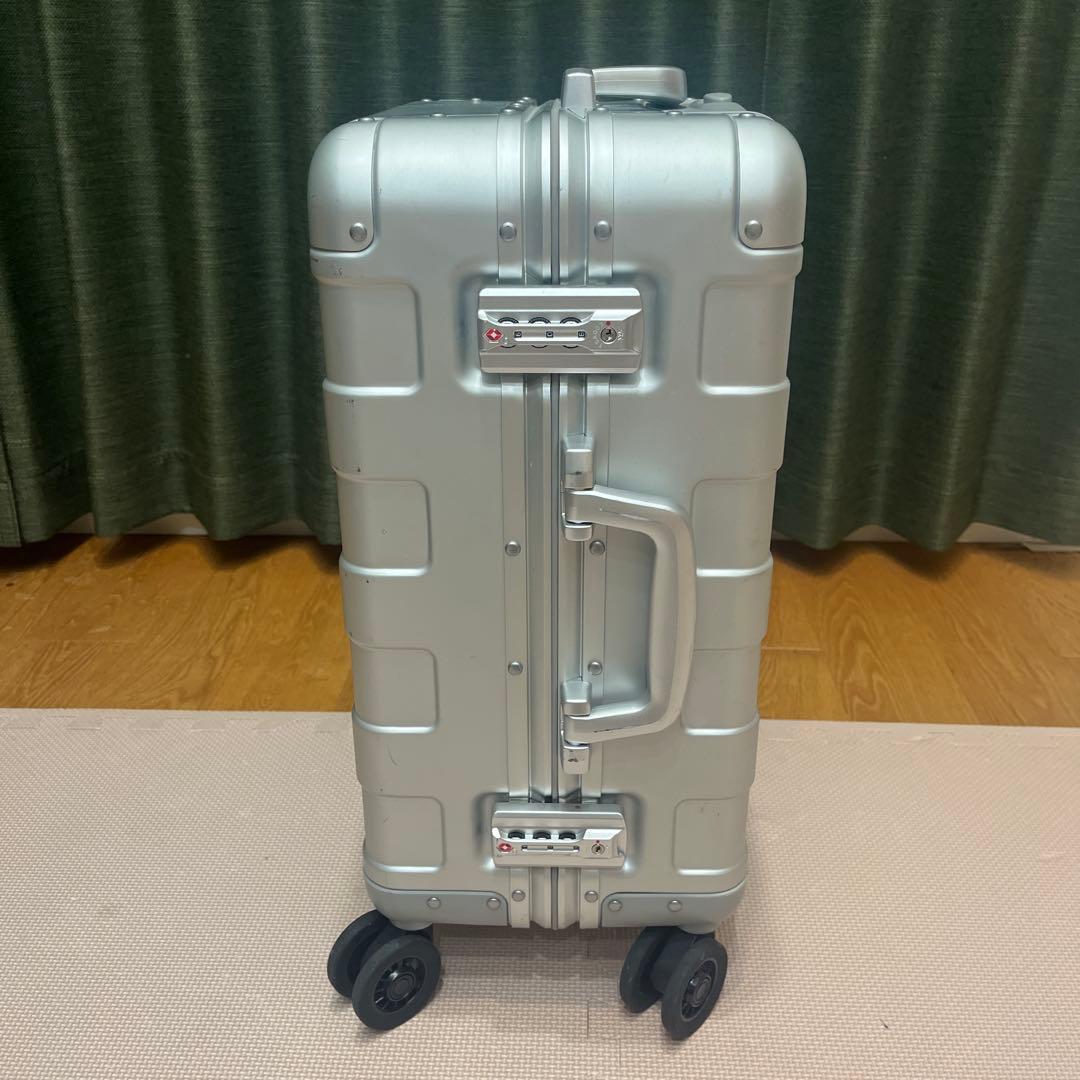 無印良品 アルミハードキャリーケース３４リットル
