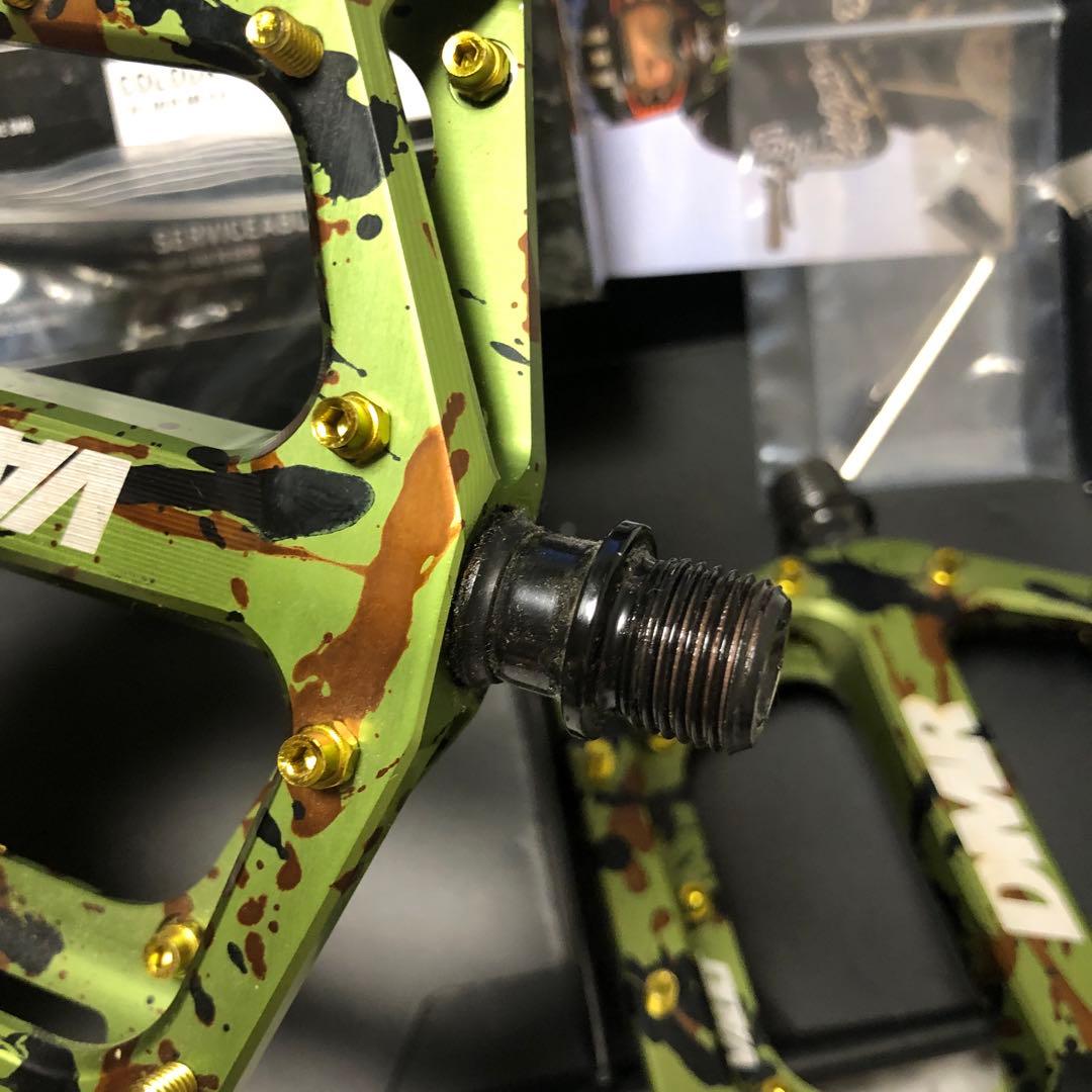 DMR BIKES VAULT V2 liquid camo green ペダル