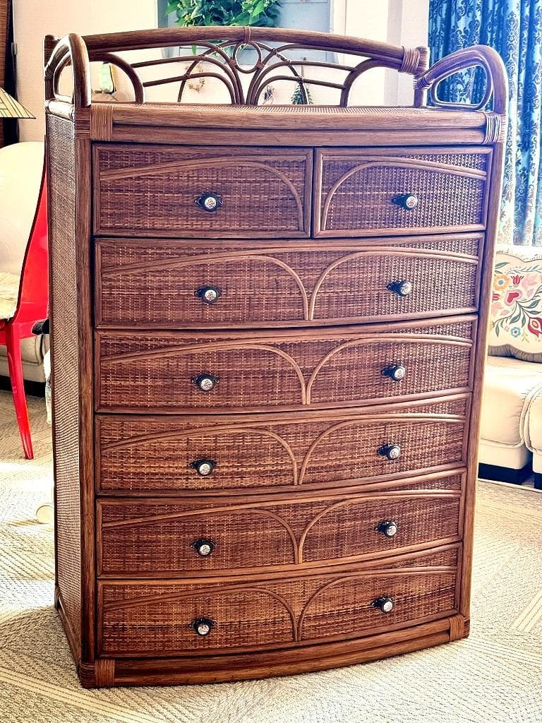 籐の箪笥 　引き出し　リモージュ陶器の取っ手　大容量　美しい箪笥です