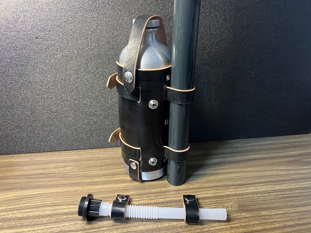 昭南皮革製　フューエルボトルホルダー　バイク　ガソリン携行缶　燃料タンク　携行缶