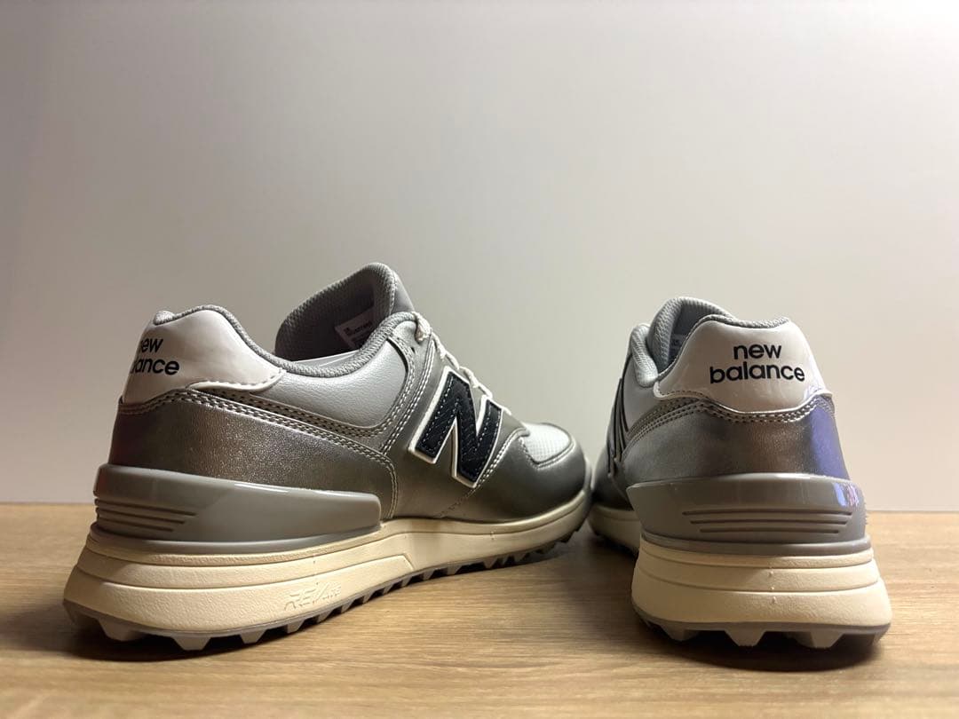 未使用 23.5cm 2E ニューバランスゴルフシューズWGS574R3シルバー