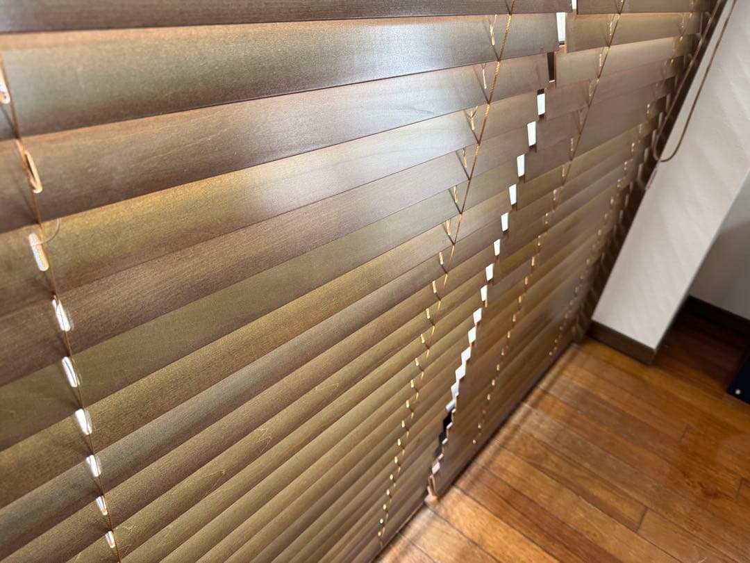 美品サルト（Sarto）ウッドブラインド50 自動降下付き天井付き定価11万円