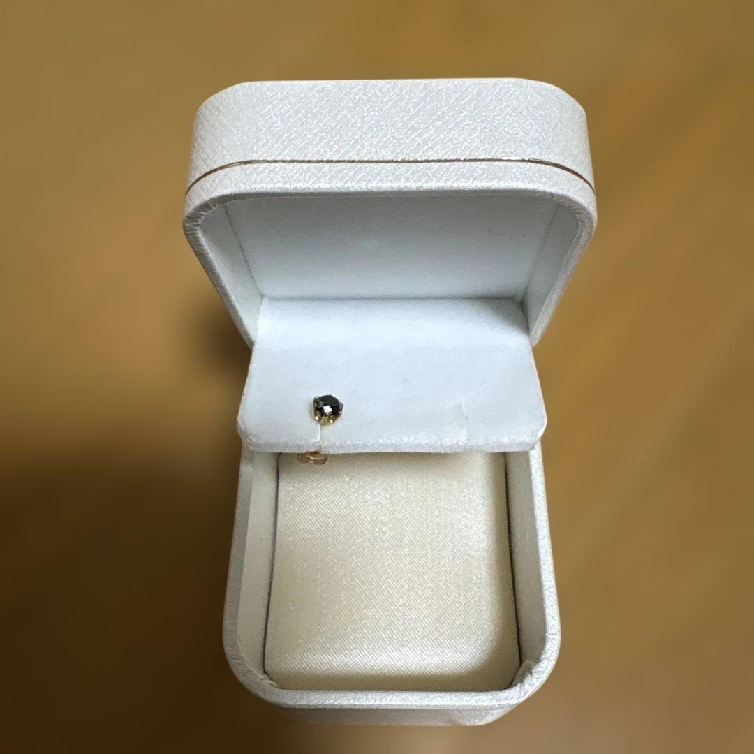 ピアス　ブラックダイヤモンド