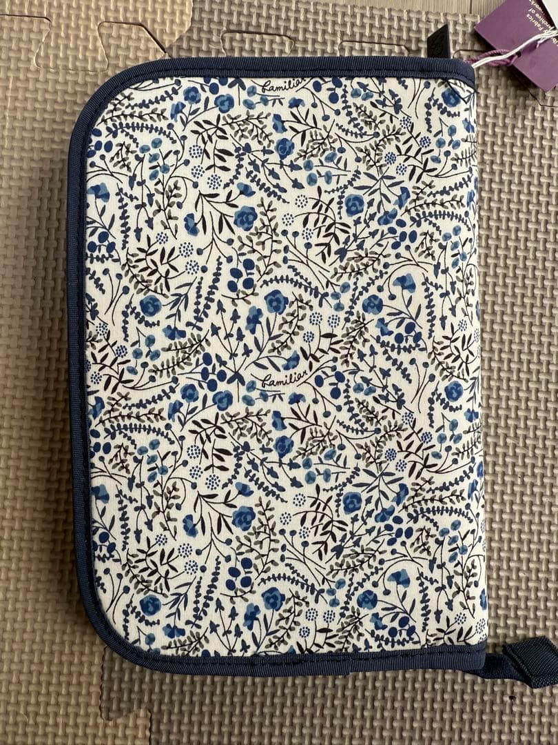 【新品タグ付き】ファミリア　リバティ柄　母子手帳・マルチケース　ブルー