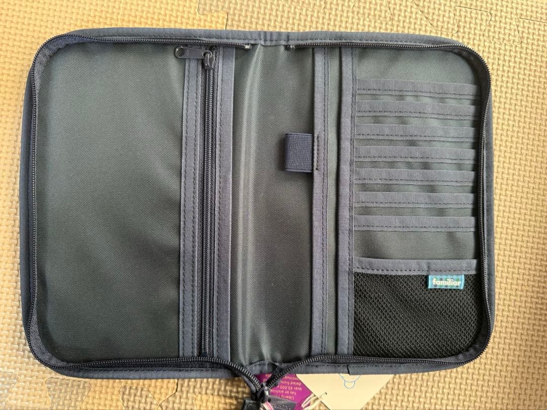 【新品タグ付き】ファミリア　リバティ柄　母子手帳・マルチケース　ブルー