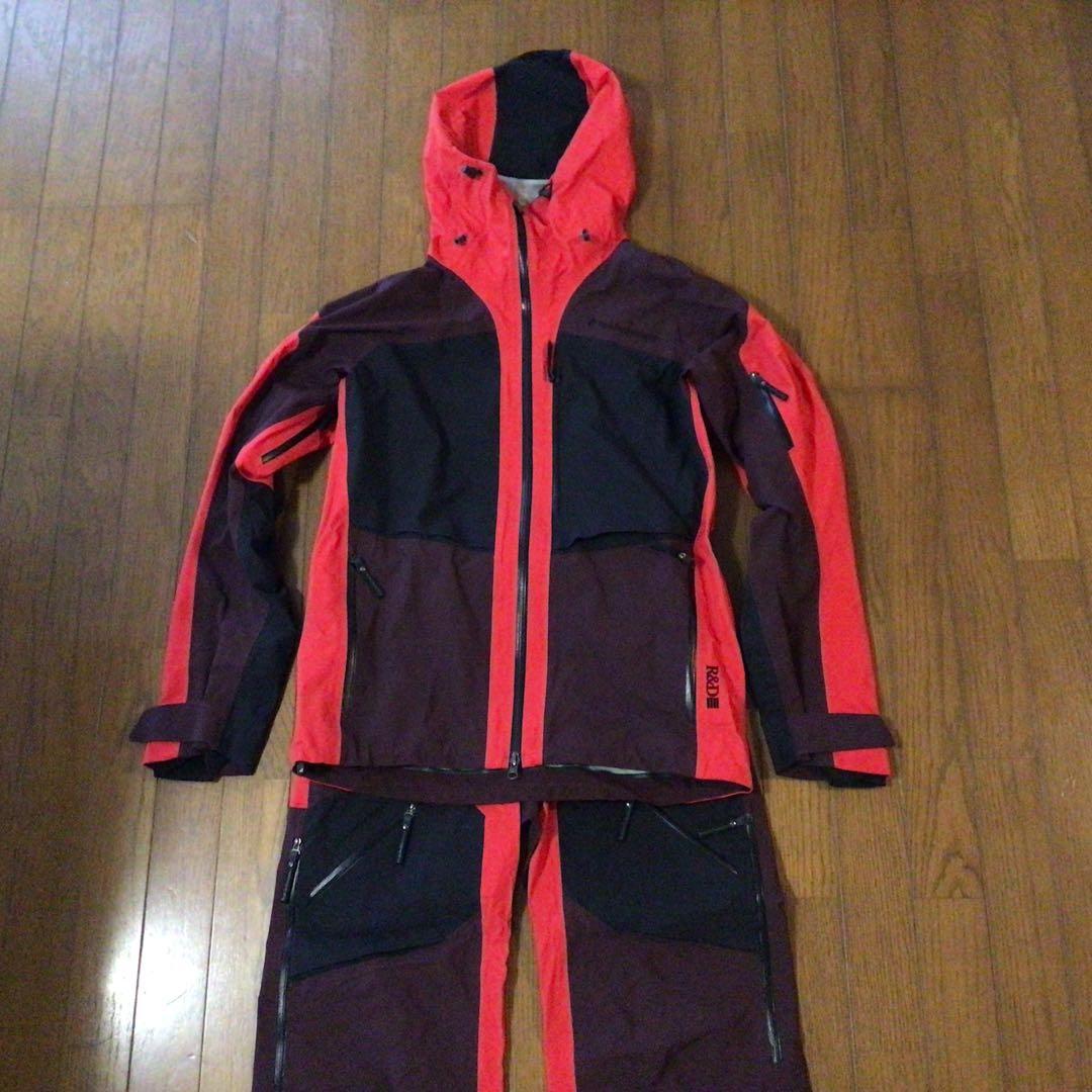 Peak performance メンズ　Sサイズ