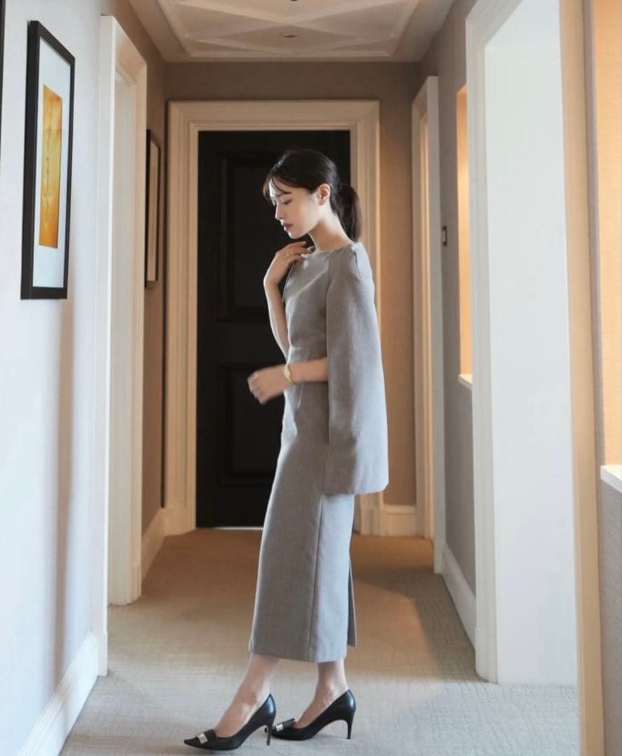 2025新作 タグ付laubeblanc NarrowlineCapeDress