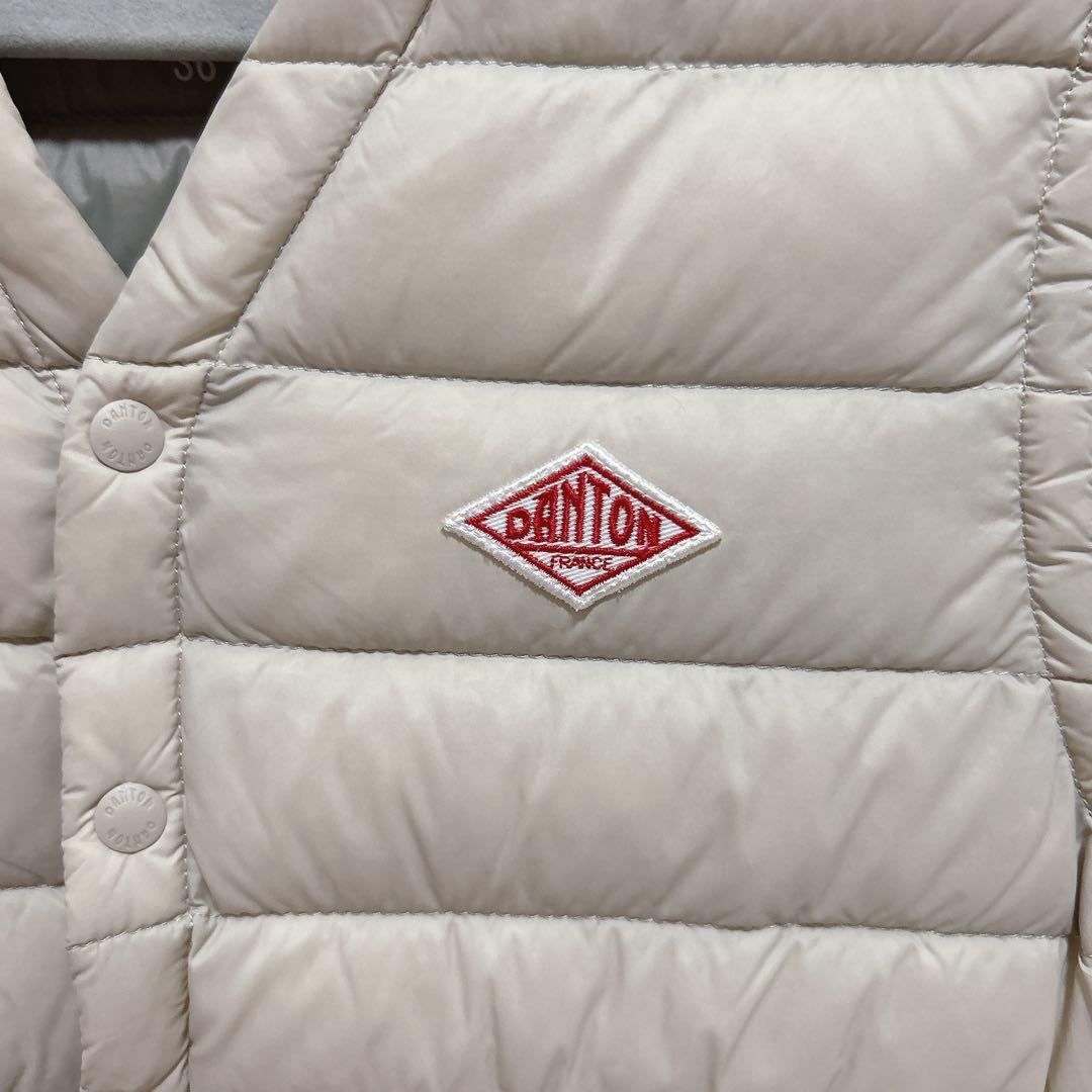 希少 DANTON オイスターホワイト　アイボリー　Vネック　ダウンベスト　36