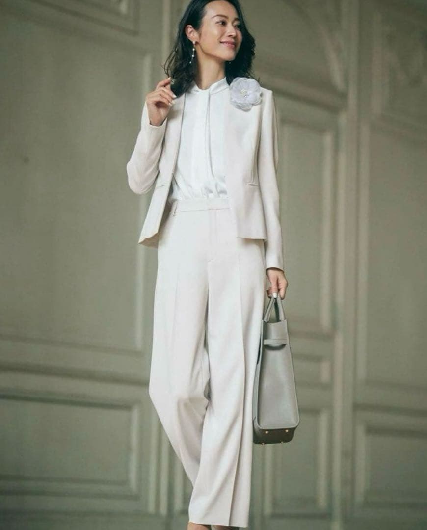 23区 トリアセダブルジョーゼット ノーカラージャケット 40 L ベージュ