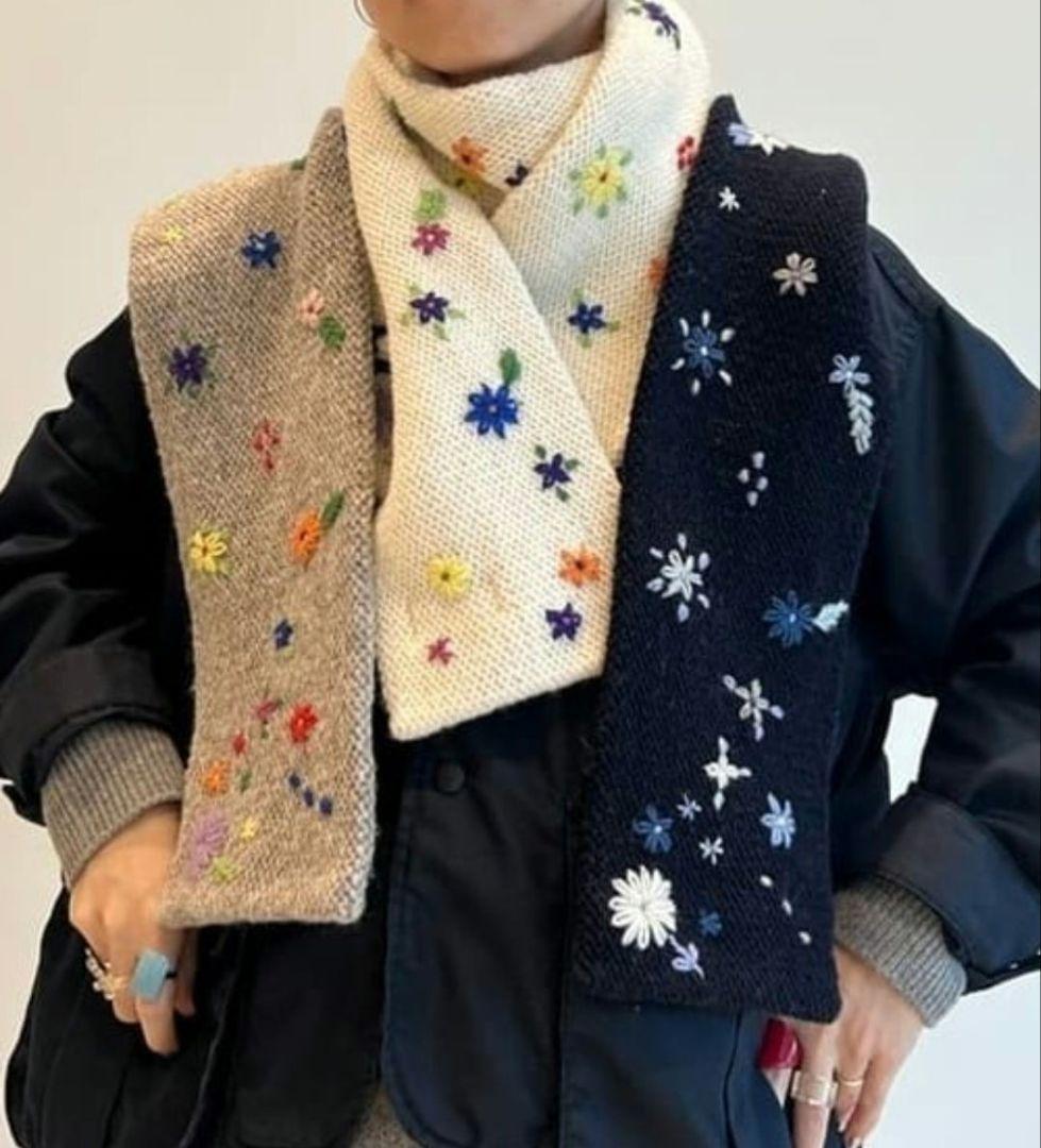 ビームスの百名品手編み 刺繍 マフラー