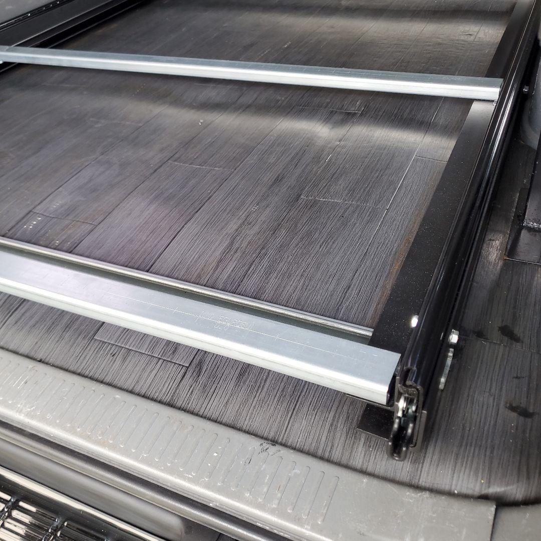 ハイエース スライドフロア フレーム 黒レール