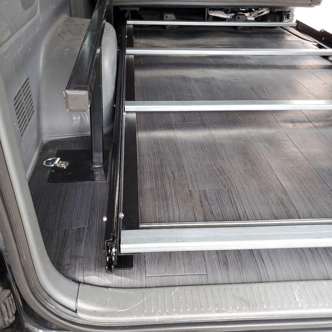 ハイエース スライドフロア フレーム 黒レール