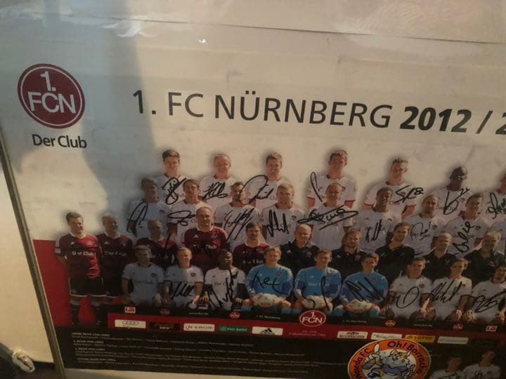 直筆サイン入りポスター2枚