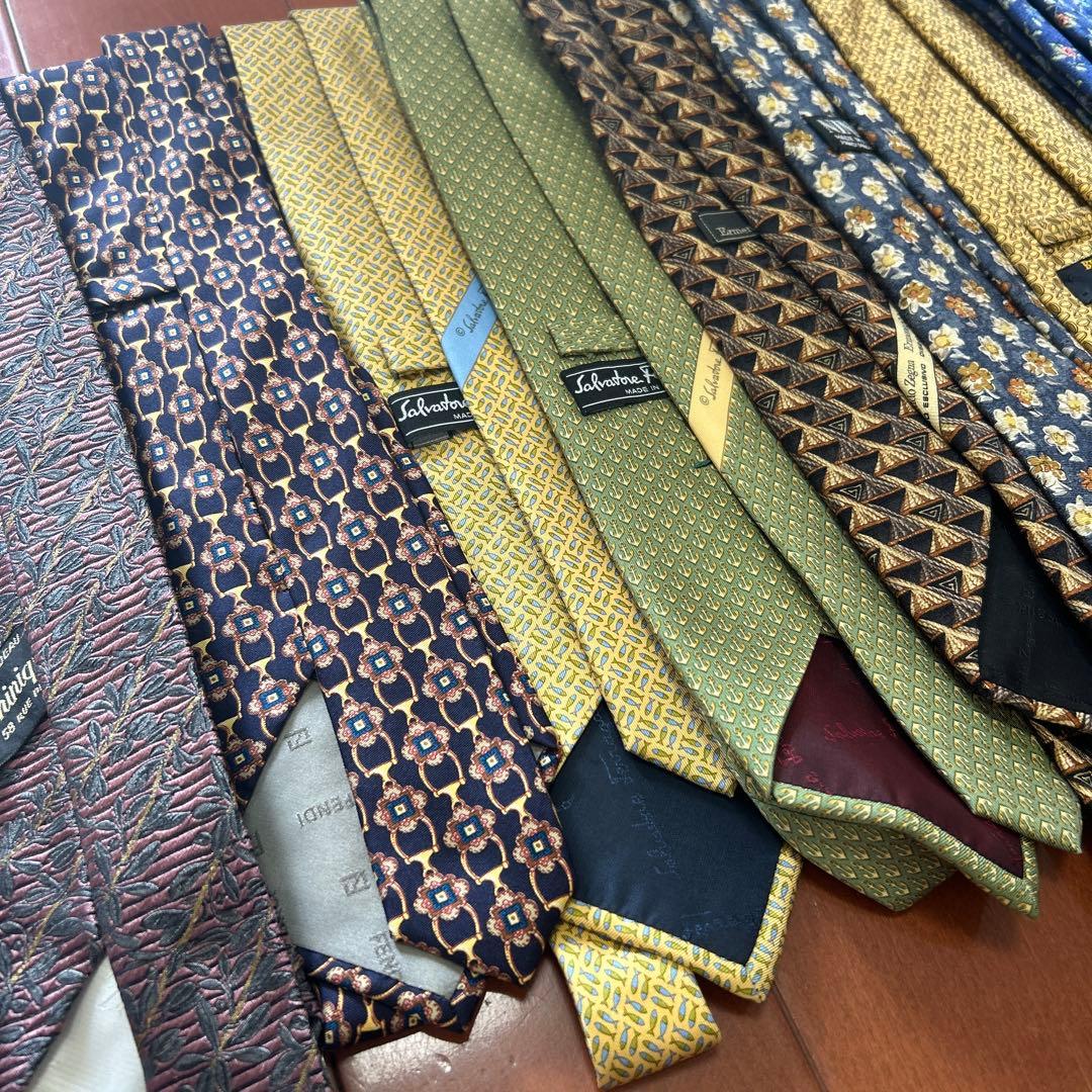 ブランドネクタイ12本まとめ売りシルク エルメス　フェラガモなど