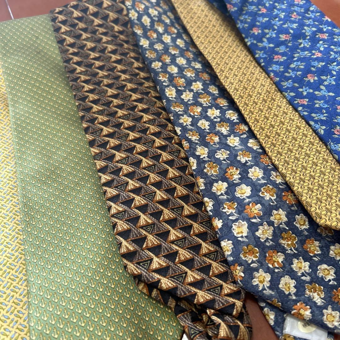 ブランドネクタイ12本まとめ売りシルク エルメス　フェラガモなど