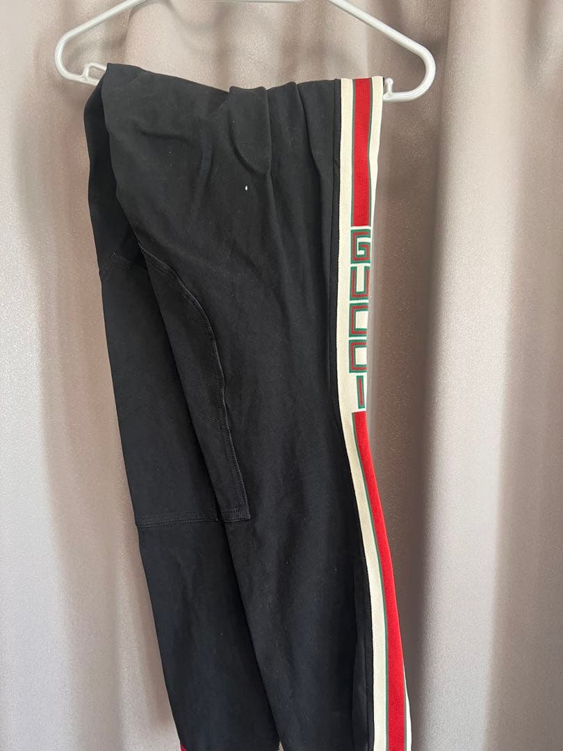 GUCCI ブラック サイドストライプ パンツ
