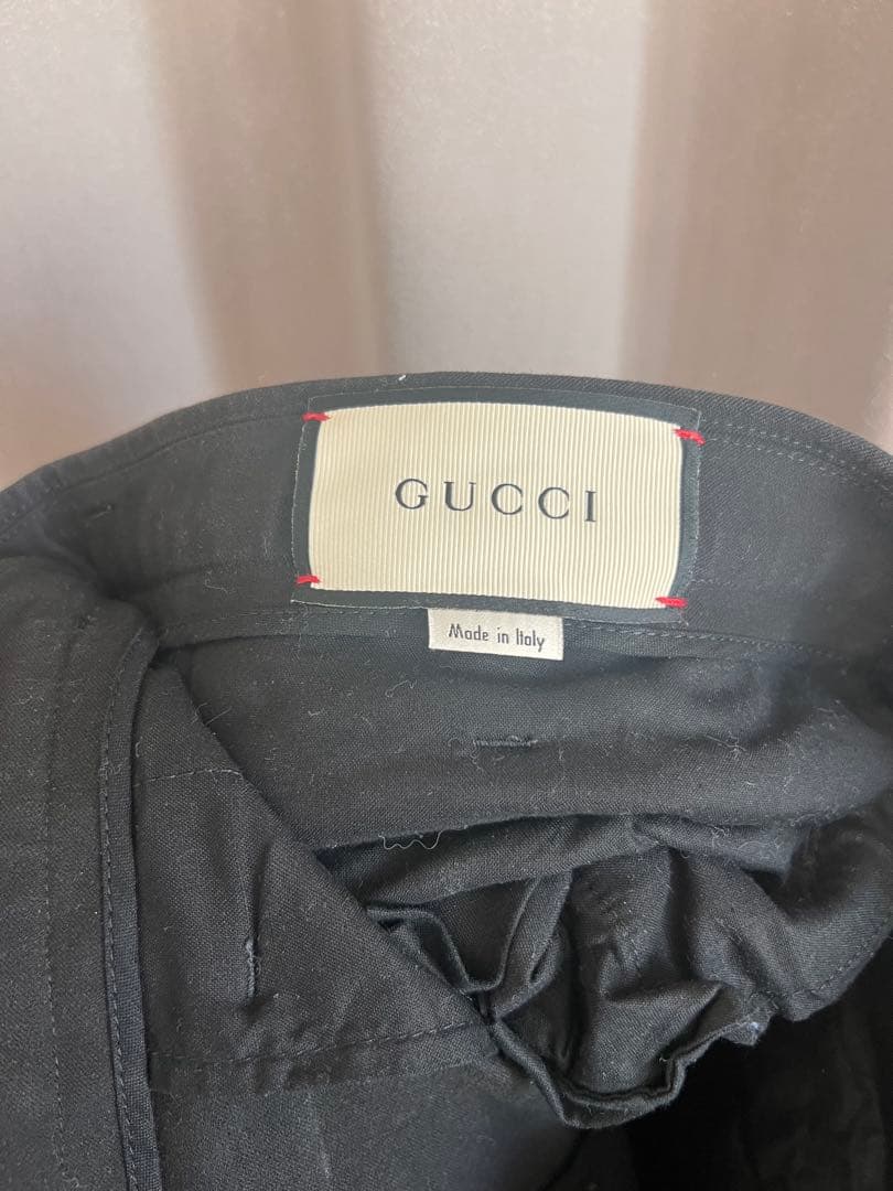 GUCCI ブラック サイドストライプ パンツ