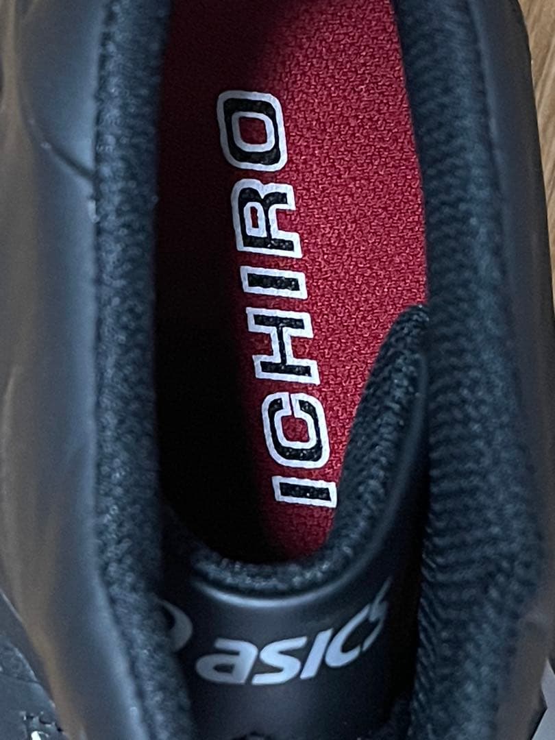 イチロー　2014年ゲーム実使用サイン入りスパイク　サイン入り証明書付き