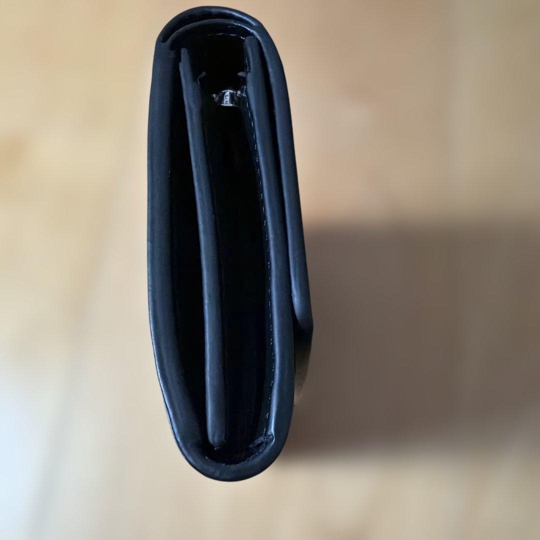 LOUIS VUITTONブラックレザー 二つ折り財布 ロゴ入り