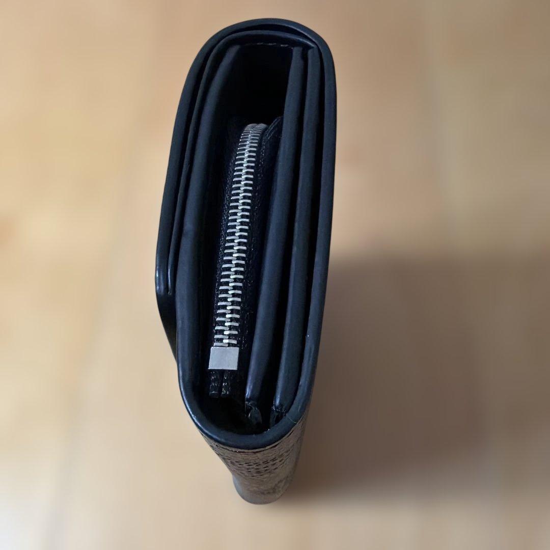 LOUIS VUITTONブラックレザー 二つ折り財布 ロゴ入り