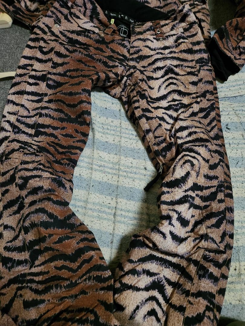 BURTON　トラ柄 スノーボードウェア セット