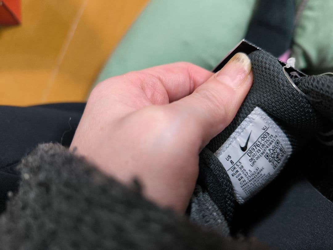 え*め様 新品タグ付　NIKE テックヘラ　TECH HERA　スミクロ 25.