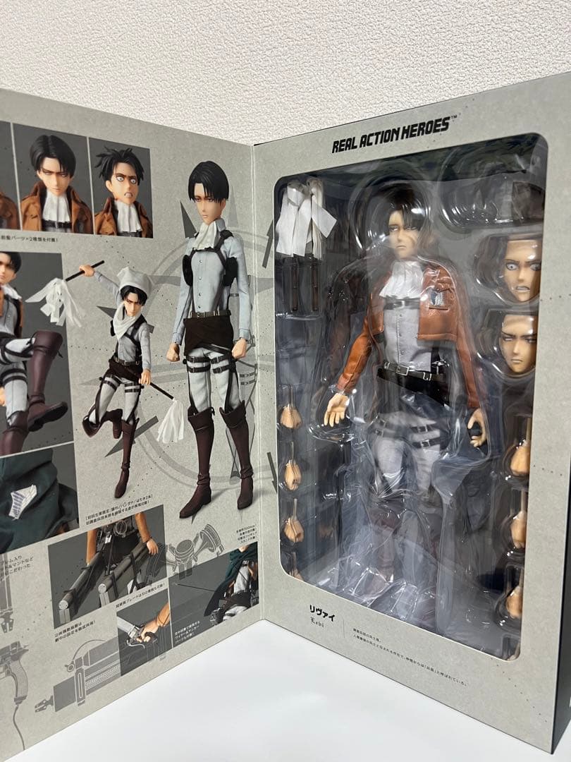 新品未開封！　進撃の巨人 リヴァイ 初回生産限定版 フィギュア
