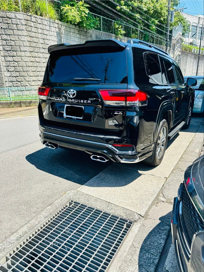 トヨタ　ランドクルーザー300 モデリスタ　左右出し　2本出し　マフラーカッター