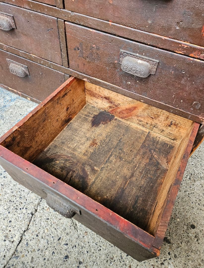 ヴィンテージ 古い木の抽斗 12杯 チェスト 古家具 箪笥 木製 アンティーク