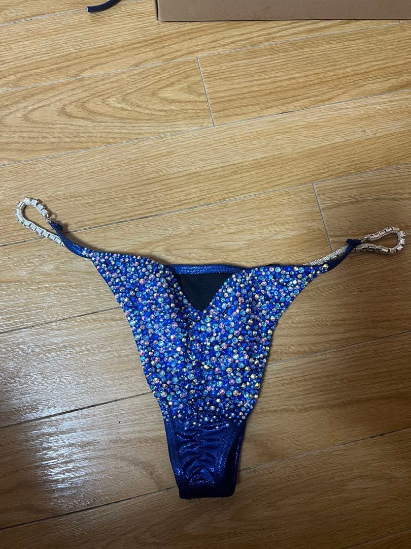 muscledazzleマッスルダズル　コンテストビキニ