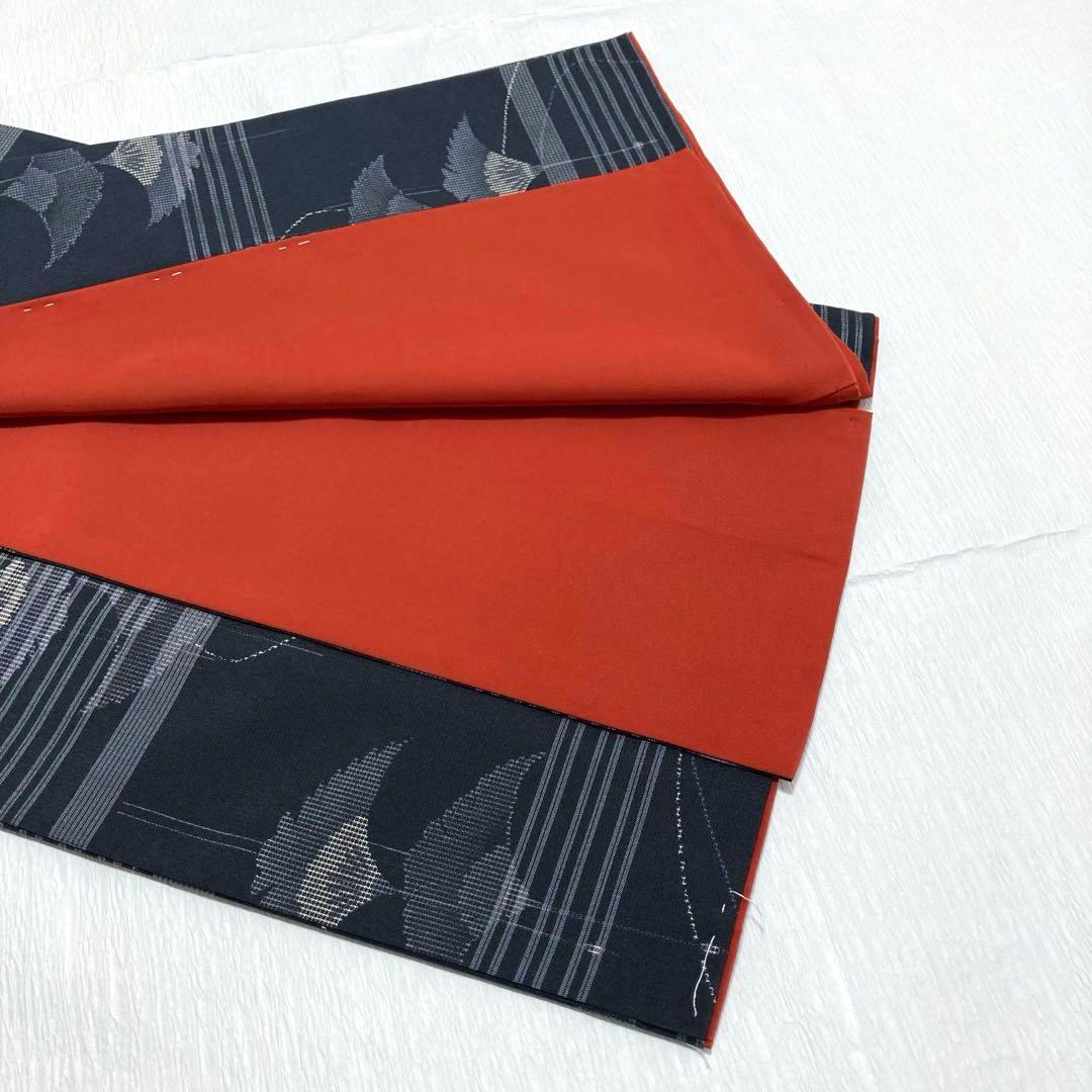 【未使用美品✨】東レシルック　洗える着物　小紋　織物調　黒色　横段　飛鶴文　D9