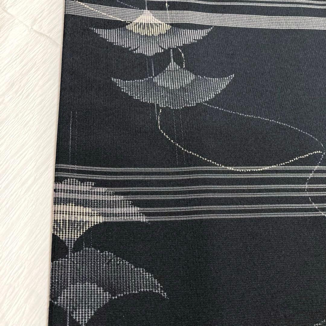 【未使用美品✨】東レシルック　洗える着物　小紋　織物調　黒色　横段　飛鶴文　D9
