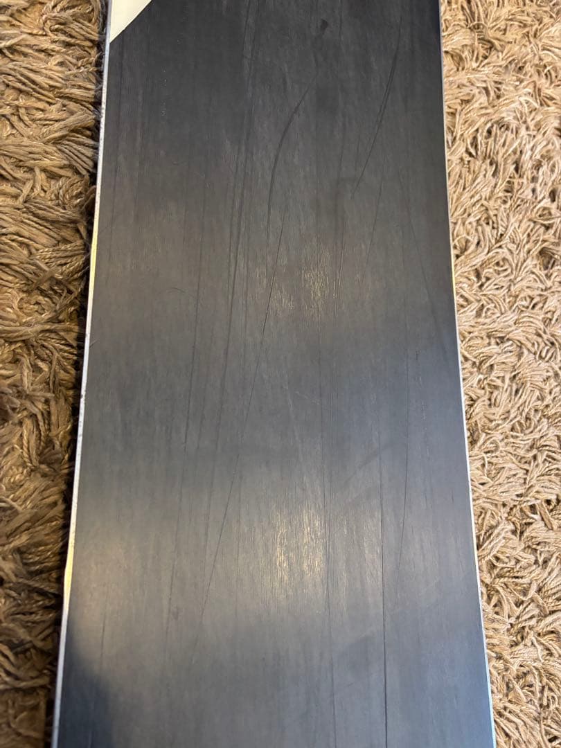 SALOMON サロモン スノーボード板 146cm 初級、中級、レディース向け