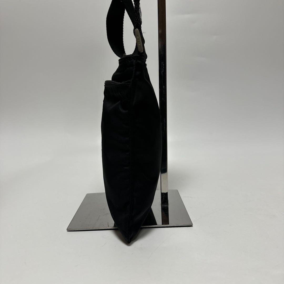 t04【極美品】プラダ　三角ロゴ　ナイロンブラック　ショルダーバッグサコッシュ.