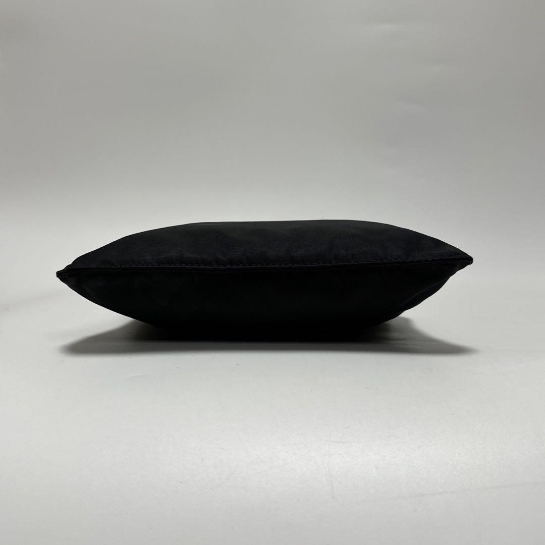 t04【極美品】プラダ　三角ロゴ　ナイロンブラック　ショルダーバッグサコッシュ.