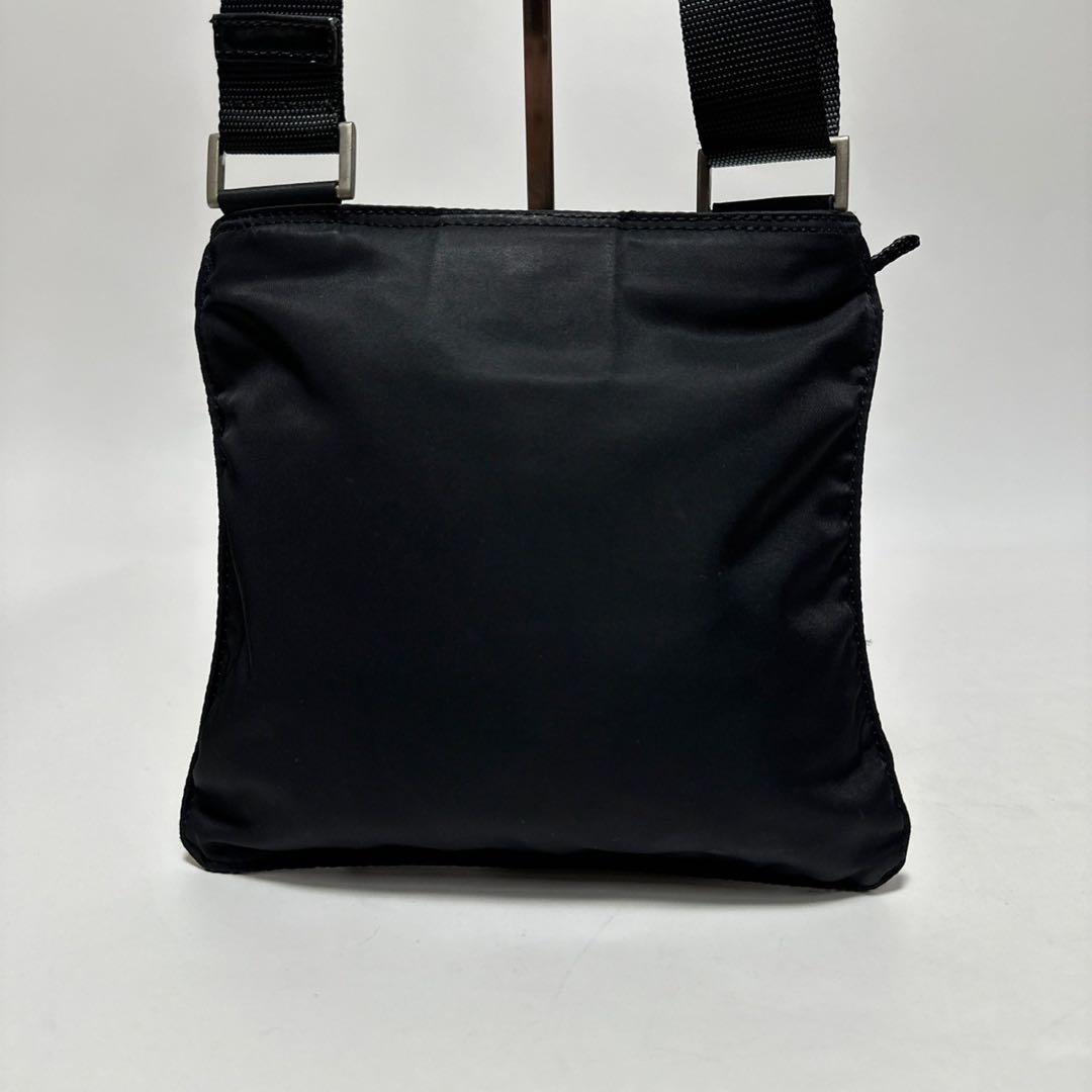 t04【極美品】プラダ　三角ロゴ　ナイロンブラック　ショルダーバッグサコッシュ.