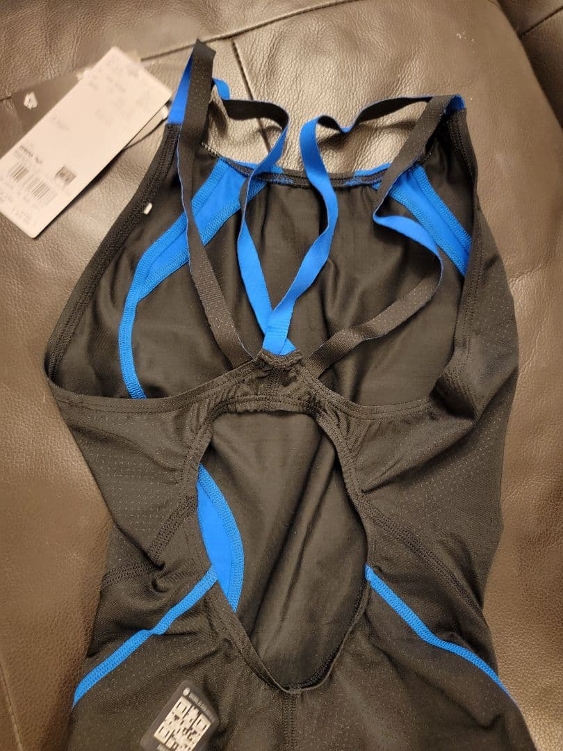 新品　arena スポーツ用水着 Lサイズ