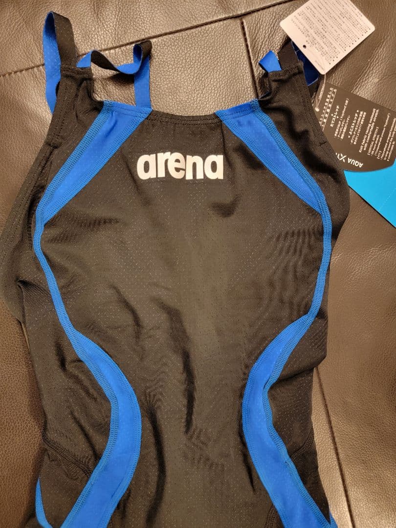 新品　arena スポーツ用水着 Lサイズ