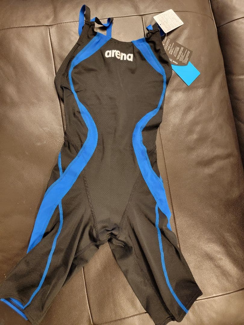 新品　arena スポーツ用水着 Lサイズ