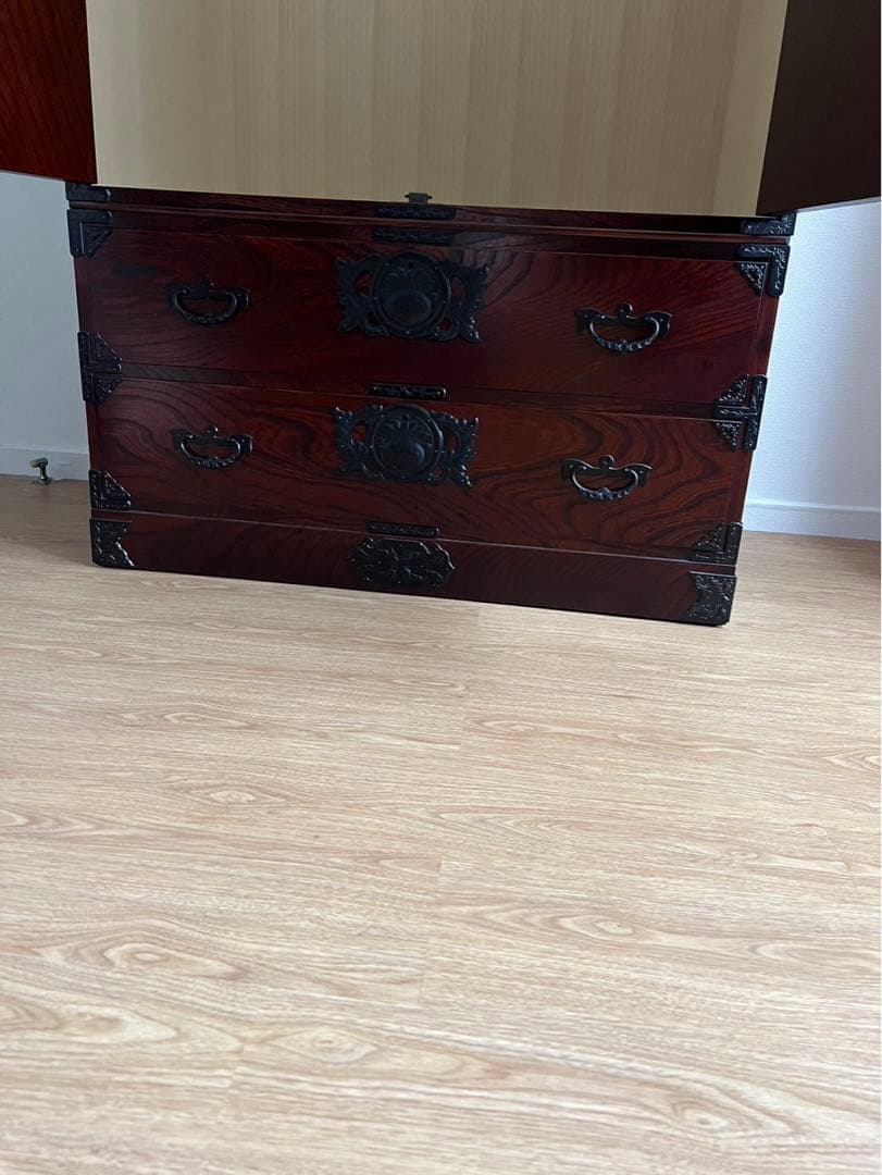 展示品 伝統工芸品の岩谷堂箪笥 最高級の欅材使用の整理箪笥。60万