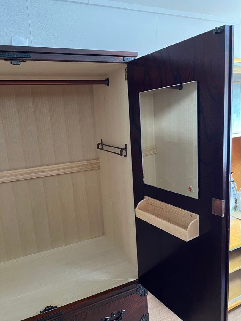 展示品 伝統工芸品の岩谷堂箪笥 最高級の欅材使用の整理箪笥。60万