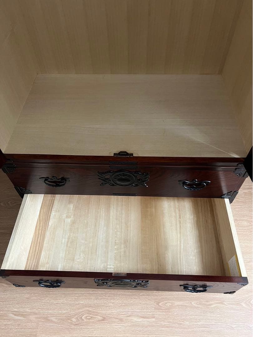 展示品 伝統工芸品の岩谷堂箪笥 最高級の欅材使用の整理箪笥。60万