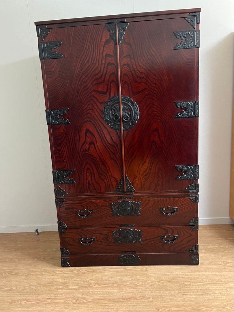 展示品 伝統工芸品の岩谷堂箪笥 最高級の欅材使用の整理箪笥。60万