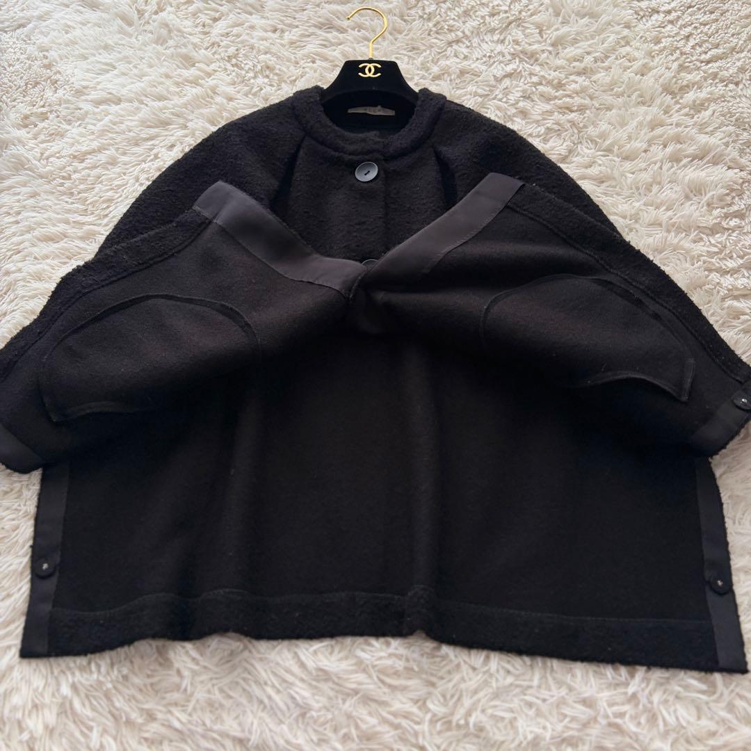 【eLLa】プードルポンチョ プルオーバー ノーカラーケープジャケット ボア 黒