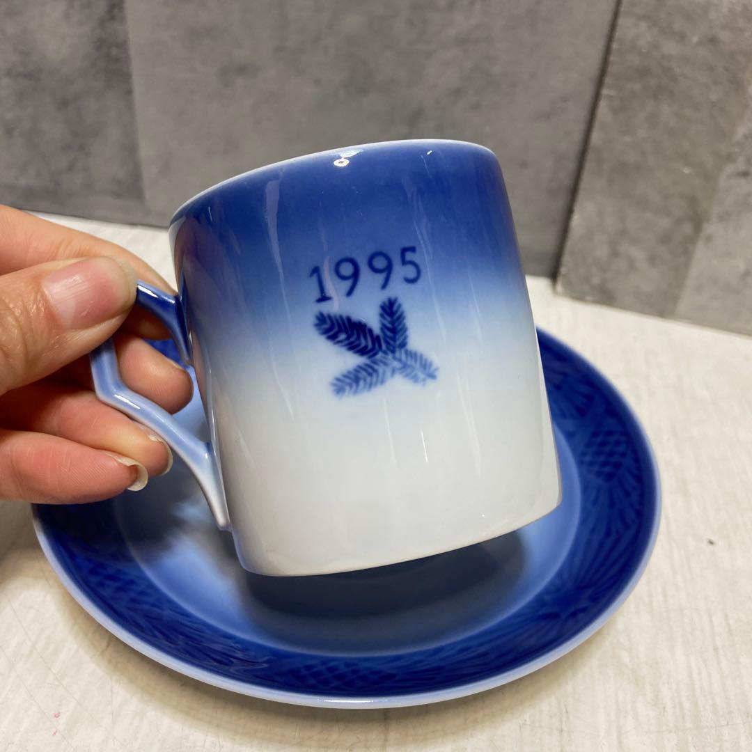 ロイヤルコペンハーゲン　イヤープレート8枚　カップソーサー3客　セット