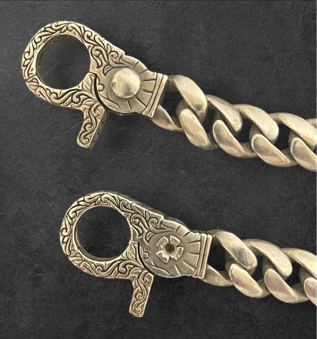 ウォレット チェーン シルバー アラベスク模様 百合の紋章 レッドストーン