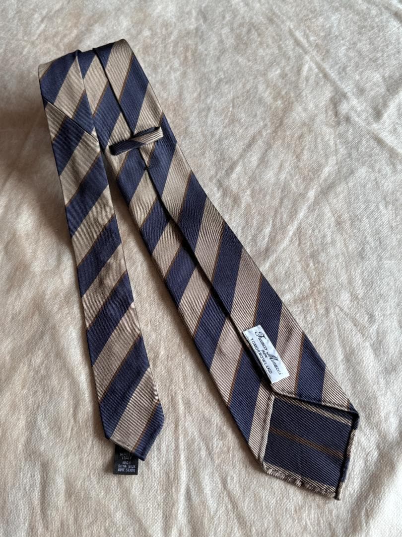 Tomorrowland セッテピエゲ Tie your tie