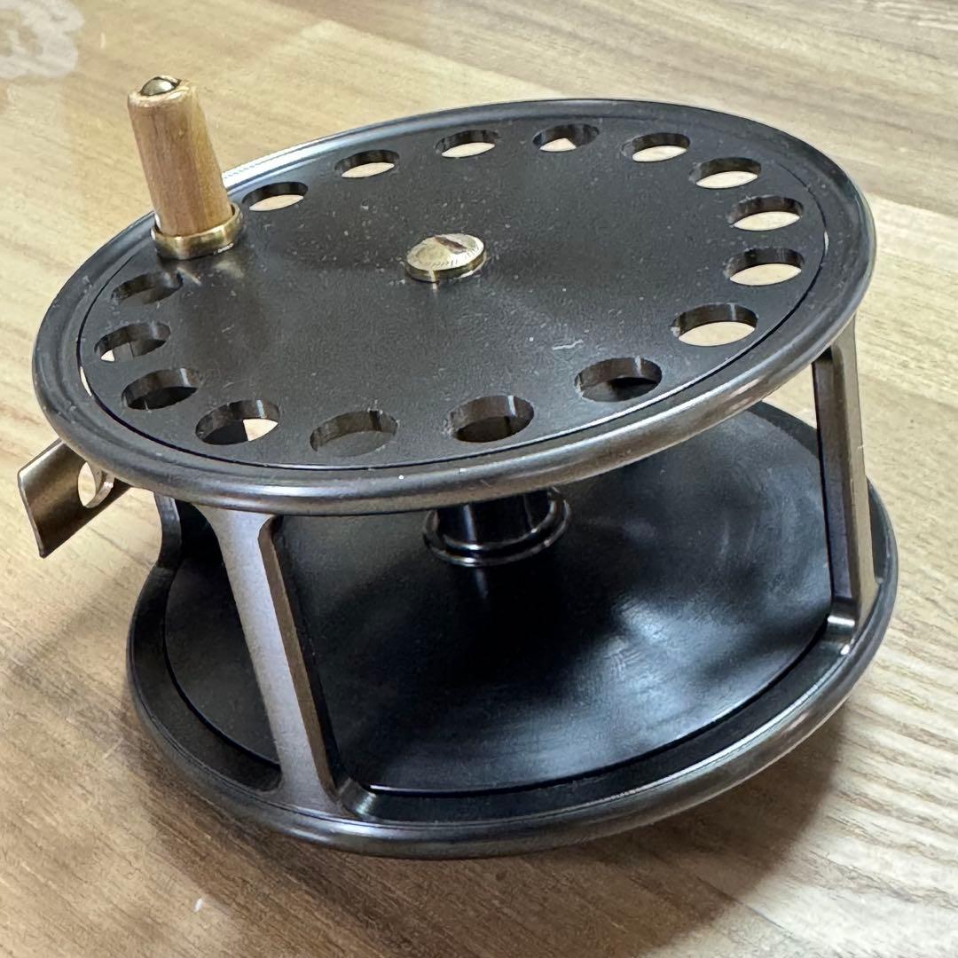 Caps Classic Salmon フライリール サーモンクラシック