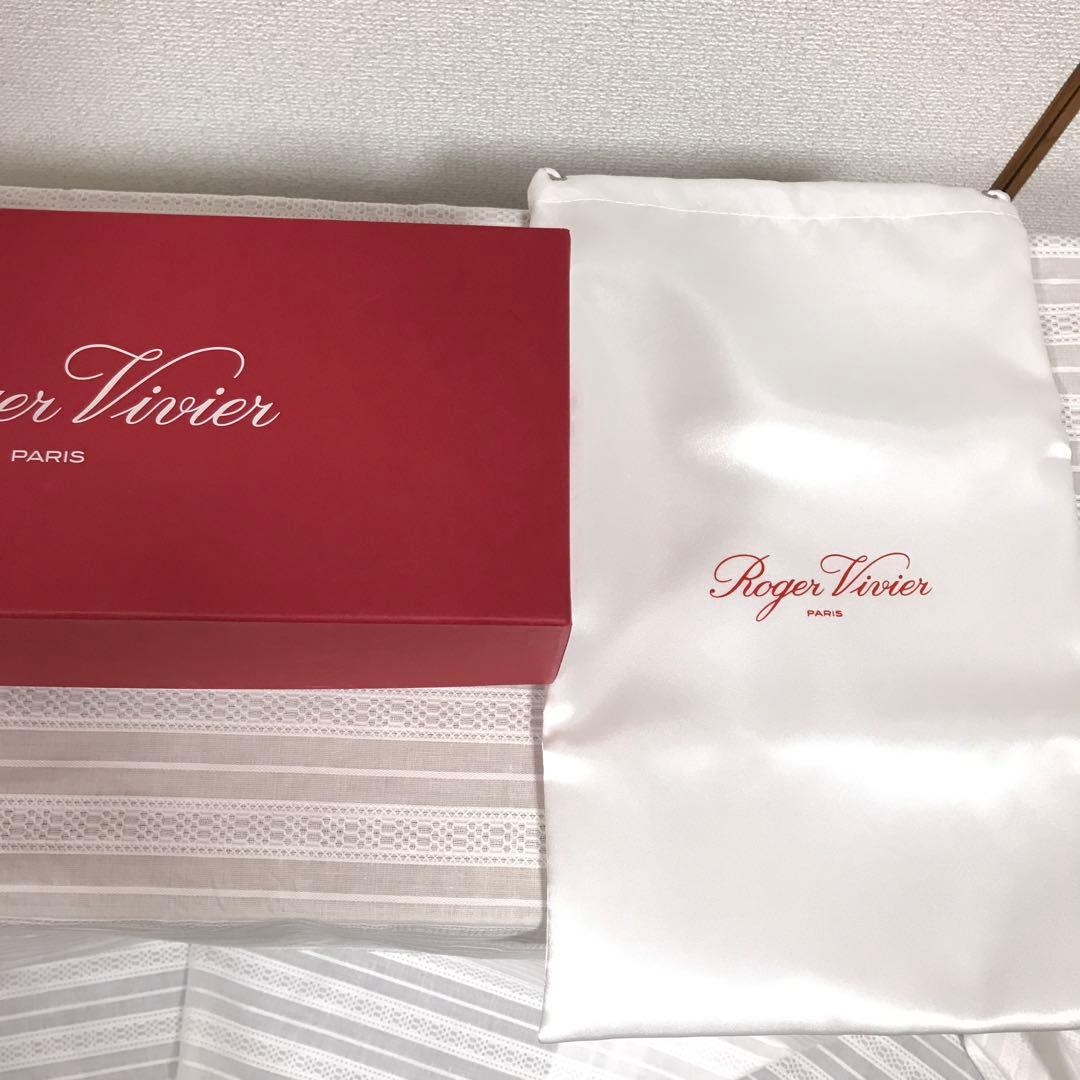 ロジェ ヴィヴィエ　ゴメッティーヌ　パテントレザー　ブラック